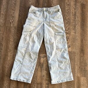 Light wash cargo jeans